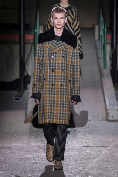 Look 46